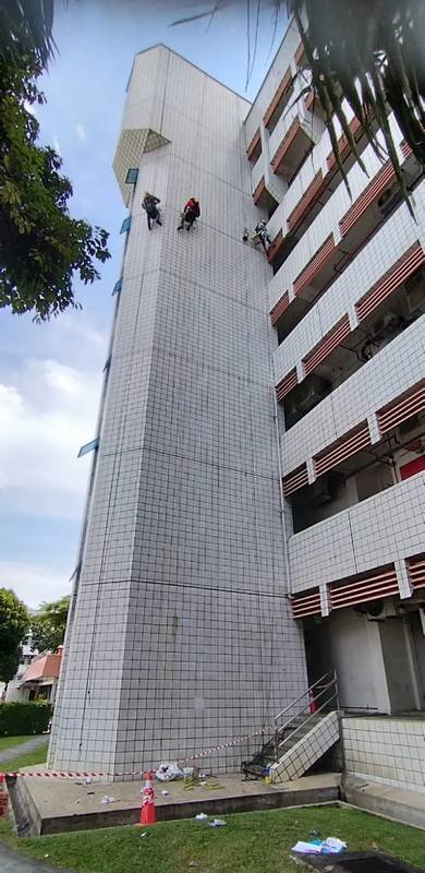 rope access technicians inspecting a tiled high-rise façade in Singapore for BCA Periodic Façade Inspection